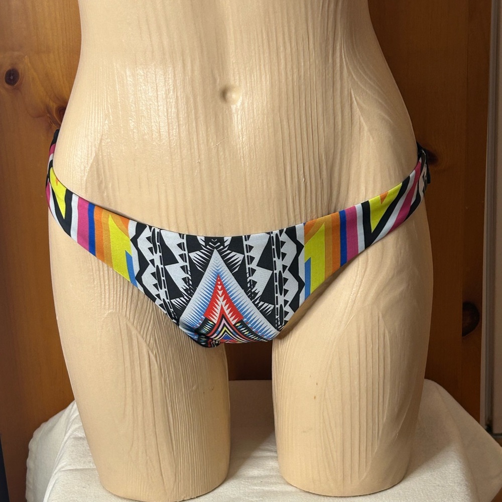 Chic Black and Pink Bikini with Tribal Patterns❤️S